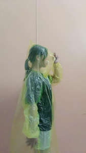 Chubasquero desechable para exteriores de fábrica de Vietnam, impermeable portátil ligero de PE, impermeable, precio competitivo - Product Image 4