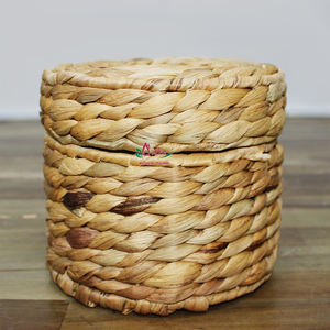 Artex Dong Thap – Housse de boîte à mouchoirs ronde de luxe faite à la main en jacinthe d'eau naturelle et en jonc de mer, avec un design durable, du Vietnam - Product Image 6