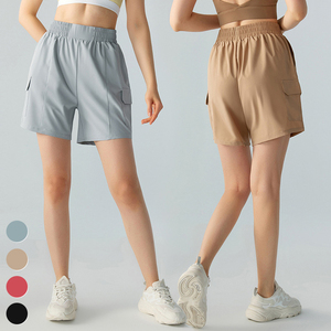 Pantalones cortos de yoga para correr al aire libre con bolsillos y logotipo personalizado para mujer - Product Image 2