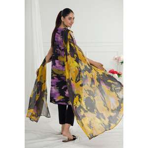 ชุดผ้าไหมคอตตอนพิมพ์ลายแบบ 3 ชิ้น ไม่เย็บตะเข็บ พร้อมผ้าคลุมไหล่ผ้าไหมทัสซาร์ประดับกระดุม รุ่น CS-52005 - Product Image 6