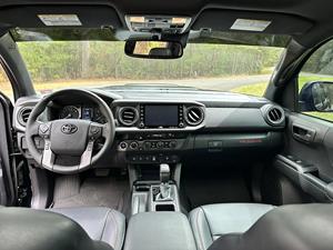 รถยนต์โตโยต้า ทาโคมา ดับเบิ้ลแค็บ TRD Pro 4×4 รุ่นขายดีประจำปี 2023 - Product Image 5