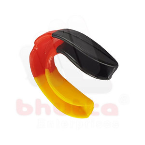 Protège-dents en caoutchouc de qualité pour les sports de MMA et de grappling, avec logo personnalisé imprimé, en vente - Product Image 3