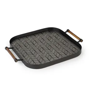 Vente en gros Plateau de service en aluminium de luxe personnalisé pour Hôtel Restaurant Banquet utilisation avec motif gravé à un prix raisonnable - Product Image 1