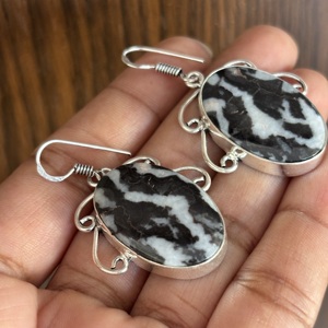 Pendientes Colgantes de Plata de Ley 925 con Jaspe Zebra, Diseño Ovalado, Regalo Elegante para Mujer - Product Image 2