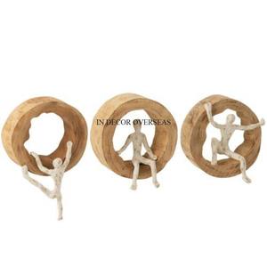 Bague et base en bois de meilleure qualité avec sculpture de créateur de figure humaine en métal poli brillant argenté de l'Inde au prix le plus bas - Product Image 2