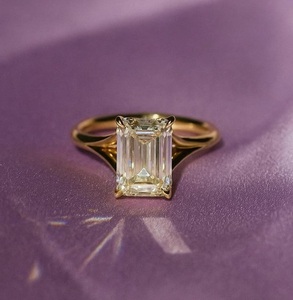 Bague de fiançailles solitaire en moissanite taille émeraude 3 carats Black Pearl Jewels, tendance, à tige fendue, cadeau d'anniversaire de mariage pour femme - Product Image 1