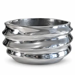 Jardinière Fida Wavy Low en fibre de verre - Product Image 1
