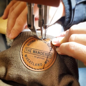 Gorros de Punto Acrílicos con Puño y Parche de Cuero con Logotipo Personalizado, Multicolores, Ajustables, Gruesos y Cálidos, Gorro de Invierno, Fábrica de Vietnam - Product Image 6