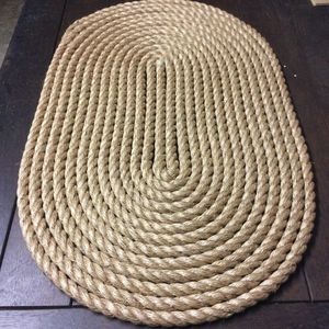 Paillasson décoratif en corde, adapté aux espaces d'entrée intérieurs et extérieurs, avec finition naturelle et design classique - Product Image 2