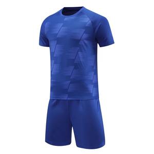 Uniforme de football par sublimation Kit de football personnalisé avec maillot et short, tissu respirant à séchage rapide et approvisionnement OEM - Product Image 3