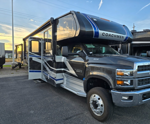 Mejor Vendedor - CONQUEROR - Coachmen RV - Entourage - 330D-S - Motorhome - Disponible - Product Image 1