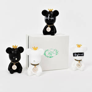 Purificador de Aire para Coche con Diseño Moderno de Oso Adorable, Plástico Sólido, Fragancias de Fresia, Rosa, Lavanda y Colonia, Diseño de Dibujos Animados Lindo - Product Image 3