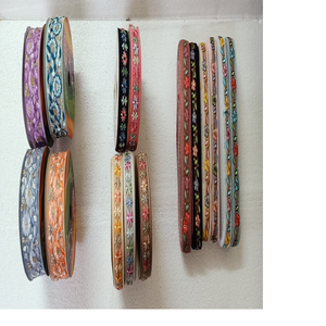 Cordones de trabajo de hilo bordado de 1 pulgada de ancho hechos a medida Opciones multicolores en lentejuelas 100% tela de organza de algodón - Product Image 4