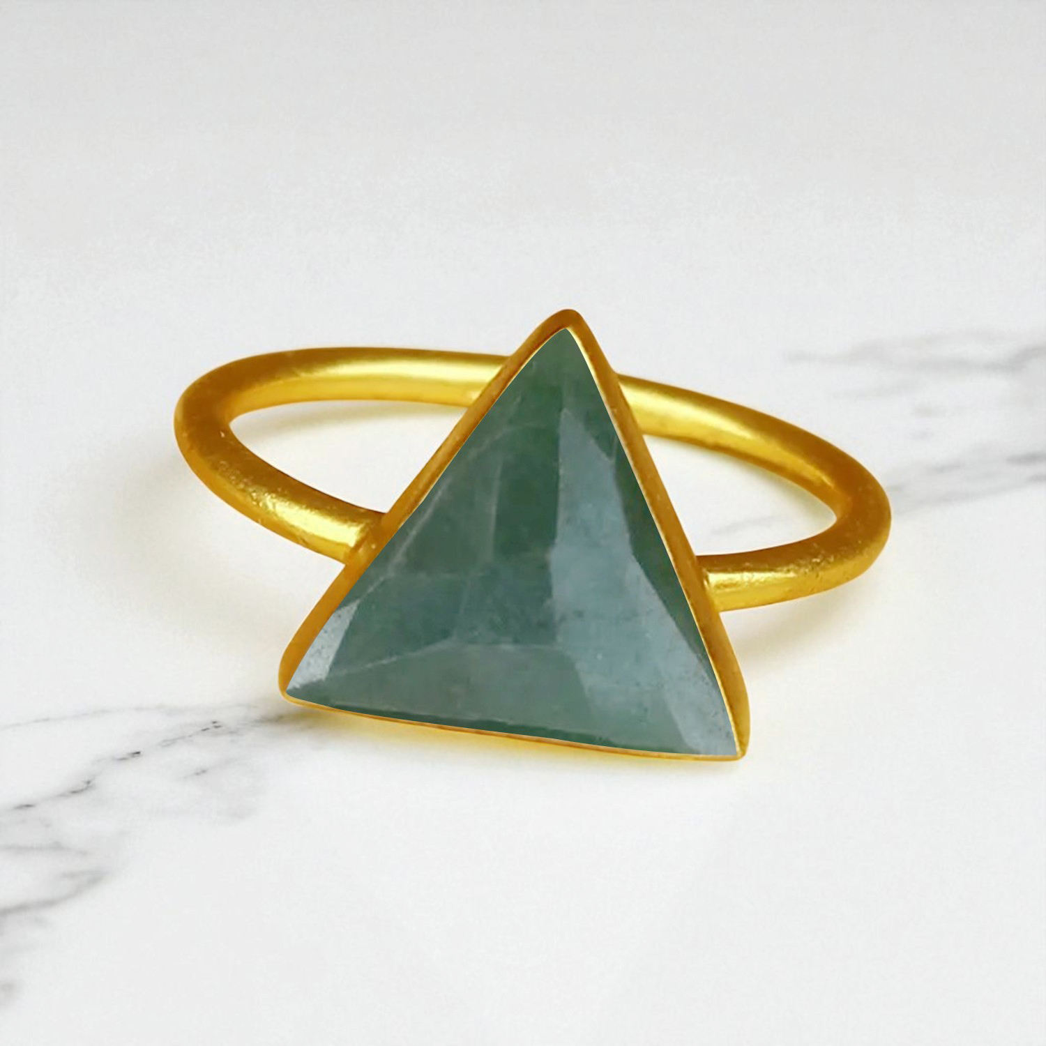 มรกตย้อมสี