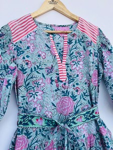 Vestido hasta el suelo de algodón puro del exportador indio Kurti Impreso Uso diario con decoración de botones Precio al por mayor Referencia FOB - Product Image 5