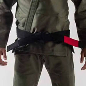 Uniformes de karaté pour l'entraînement au combat des arts martiaux, à un prix raisonnable Meilleurs uniformes de karaté - Product Image 3