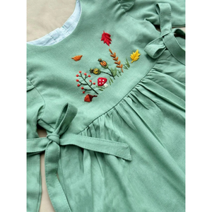 Vestido de lino suave bordado a mano para niñas, estilo informal para el primer cumpleaños de niños pequeños, OEM hecho en Vietnam - Product Image 1