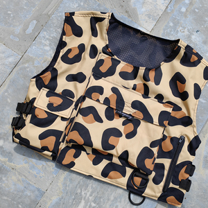 เสื้อกั๊กคอร์ดูรอยพิมพ์ลายเสือดาวสำหรับผู้ชาย ระบายอากาศได้ดี สไตล์ลำลอง เหมาะสำหรับฤดูใบไม้ร่วง ผลิตจากผ้าฝ้ายที่เป็นมิตรกับสิ่งแวดล้อม รับผลิตแบบ OEM - Product Image 2