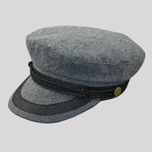 หมวกทางการที่มีซับในผ้าซาตินและการออกแบบป้ายโลหะสำหรับงานมืออาชีพ - Product Image 1