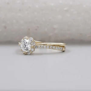 Bague de fiançailles certifiée IGI, coupe ronde, halo floral avec bande torsadée, bague de mariage vintage en diamant - Product Image 3
