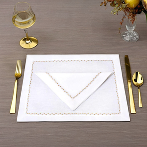 Juego de servilletas individuales de vid doradas y plateadas bordadas hechas a mano, esteras de lino blanco, hojas botánicas, lavables, bodas, eventos en casa - Product Image 1