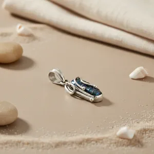 Pendentif en argent 925 de forme géométrique moderne, taille émeraude, pour femmes - Chaîne en boîte plaquée rhodium, option cadeau - Product Image 1