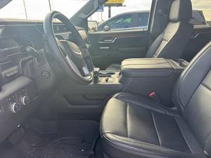 G-M-C S-ierra 1500 D-enali 4dr Crew Cab 4WD 5.8 ft. SB 2023 d'occasion en bon état - Product Image 5