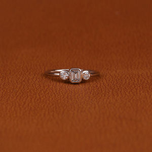 10KT or massif IGI certifié bijoux de mariage de luxe coupe émeraude trois pierres laboratoire cultivé diamant bague de fiançailles cadre de lunette - Product Image 1