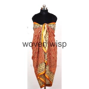 Écharpe et mouchoir carrés faits à la main Genre de produit unique - Product Image 5