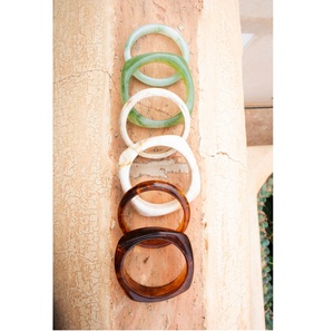 Brazalete de Resina Impermeable de Lujo con Diseño Único, Hecho a Mano, Personalizable, Joyería Elegante para Mujer, Regalos para Días Festivos - Product Image 4