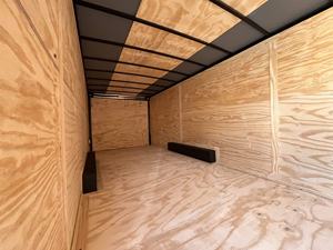 Remolques / Remolque Cerrado Rock Solid Cargo 2025 de 8.5'x24' con 10k de Capacidad y 6'' de Altura Adicional - Product Image 2