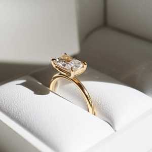 Anillo de Compromiso de Moissanita de 1.50 Ct, Anillo de Moissanita Solitario Esmeralda, Anillo de Promesa de Aniversario, Anillo de Boda Delicado - Product Image 5