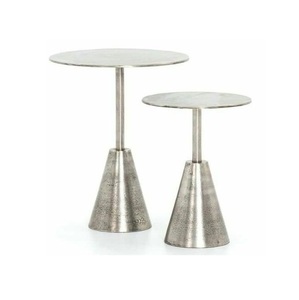 โต๊ะข้างไม้คลาสสิกที่ตกแต่งด้วยวอลนัทที่สวยงามมอบเสน่ห์เหนือกาลเวลาและความสะดวกสบายในชีวิตประจำวันสำหรับพื้นที่นั่งเล่นที่แสนสบาย - Product Image 3