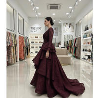 Robe de soirée violette modeste en gros, style robe de bal, avec bretelles spaghetti, perles et sequins complexes, tissu de qualité supérieure, longueur ras du sol