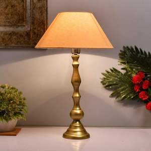 Fournisseur en vrac lampe de table or brossé cône abat-jour nuit lampe antique pour salon et chambre articles de décoration intérieure doré - Product Image 1