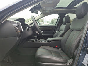 Un excellent SUV hybride d'occasion 2025 C-X-50 2.5L 14 AWD prêt à la vente - Product Image 2