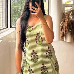 Las mujeres indias hechas a mano usan Kurtis Hand Block Print Túnica Top Blusa Short Kurtis con ribete Floral Print Kurtis en venta al por mayor - Product Image 1