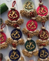 Décoration Murale Artisanale Traditionnelle en MDF avec Fleurs Artificielles, Motif Ganesh Shubh Labh, Nature Morte, Paire, pour Diwali, Maison, Bureau, Entrée