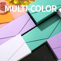 Grandes boîtes cadeaux blanches robustes avec fermeture magnétique, 13,5x9x4,1 pouces, couvercle gaufré, personnalisables, pelliculage mat, revêtement UV, recyclées