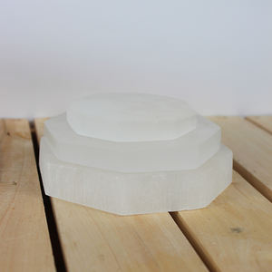 Placa de Piedra Caliza de Selenita Pulida con Diseño de Amor - Product Image 4