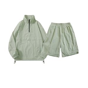 Cortavientos de nailon 2025 para hombre, conjunto activo para exteriores, chaqueta y pantalones cortos con cremallera y cuello levantado, atuendo transpirable con cierre de cremallera - Product Image 3