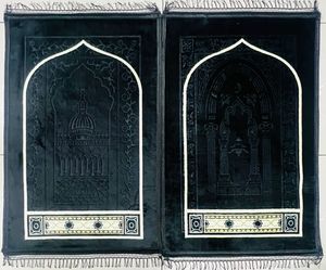 ชุดพรมละหมาดอิสลามสุดหรู พรมมัสซาละห์พิมพ์ลายเนื้อนุ่ม พร้อมพู่ห้อย น้ำหนักเบา เหมาะสำหรับการเดินทาง ใช้ในบ้าน หรือในมัสยิด ขายส่งจำนวนมาก - Product Image 2