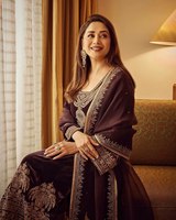 Magnifique Madhuri D. Bollywood actrice porter tissu lourd matériel fil et broderie travail trois pièces Salwar costume pour OnlineSale