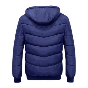 Parka ligera y resistente al agua personalizada para hombre, chaqueta acolchada empacable con capucha de invierno para el trabajo, a prueba de viento, gruesa y cálida - Product Image 2
