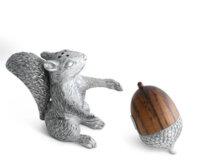 Aspersor de sal y pimienta de aluminio con diseño de ardilla de latón AK en acabado plateado, Juego de 2 con bellota de madera para detalles de utensilios de cocina - Product Image 3