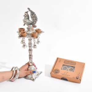 Lampe à huile Peacock Samai avec clochettes, accessoire décoratif élégant - Product Image 4