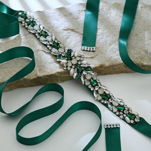 Bridella BS57 Accessoires de mariage personnalisables faits à la main, ceinture en satin pour robe de soirée formelle avec appliques de diamants vert émeraude pour femmes - Product Image 5
