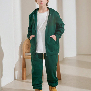 Survêtement enfant personnalisé de qualité supérieure en molleton doux coupe élégante marque de distributeur broderie de logo vente en gros de commandes en vrac tendance - Product Image 4