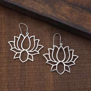 Boucles d'oreilles pendantes bohèmes tendance en laiton tribal pour femmes, plaquées argent, motif floral, pour la vente en gros OEM ODM - Product Image 4