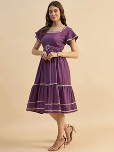 Venta al por mayor de vestido Midi elegante con estampado floral perfecto para fiestas en el jardín y salidas casuales de verano a granel - Product Image 4